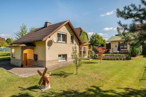 Property building, Facade/entrance, Garden