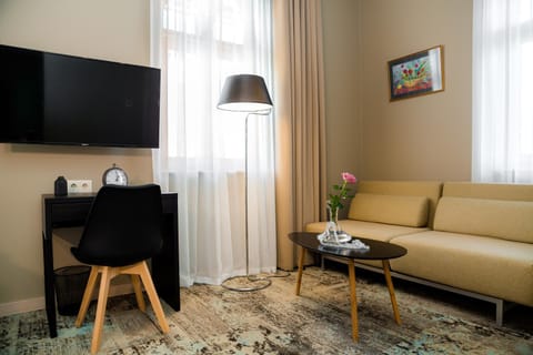 Photo of the whole room, Decorative detail