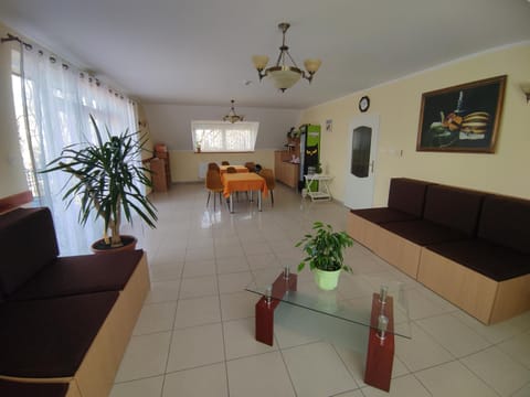 Kitchen or kitchenette, Meeting/conference room