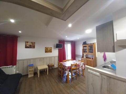 Kitchen or kitchenette, Living room