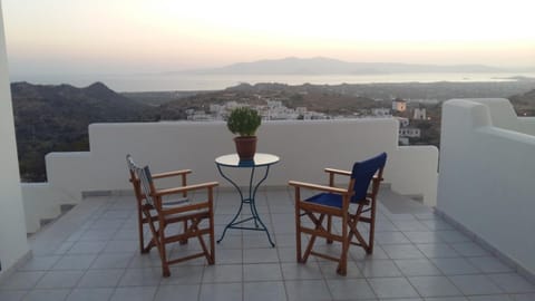 Patio, Restaurant/places to eat, Spring, Food close-up, Natural landscape, Winter, Summer, BBQ facilities, Garden, Balcony/Terrace, Balcony/Terrace, Decorative detail, Autumn, Garden view, Landmark view, Mountain view, Sea view, Street view, Sunrise, Sunset