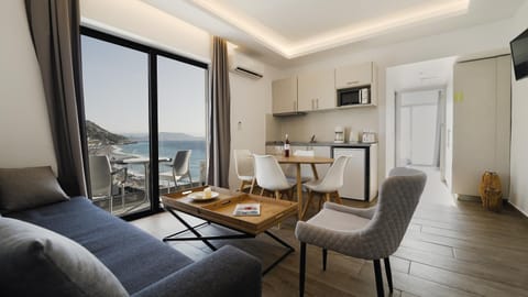 Kitchen or kitchenette, Living room, Seating area
