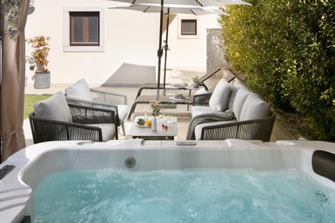 Hot Tub, Seating area, sunbed