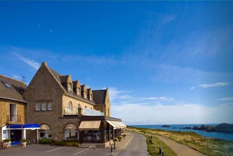 Facade/entrance, Landmark view, Sea view