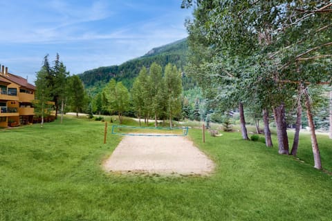 Remodeled 2 Bedroom East Vail Condo 6G with Hot Tub Market Free Shuttle Apartment in Vail
