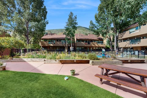 Remodeled 2 Bedroom East Vail Condo 6G with Hot Tub Market Free Shuttle Apartment in Vail