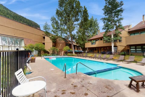 Remodeled 2 Bedroom East Vail Condo 6G with Hot Tub Market Free Shuttle Apartment in Vail