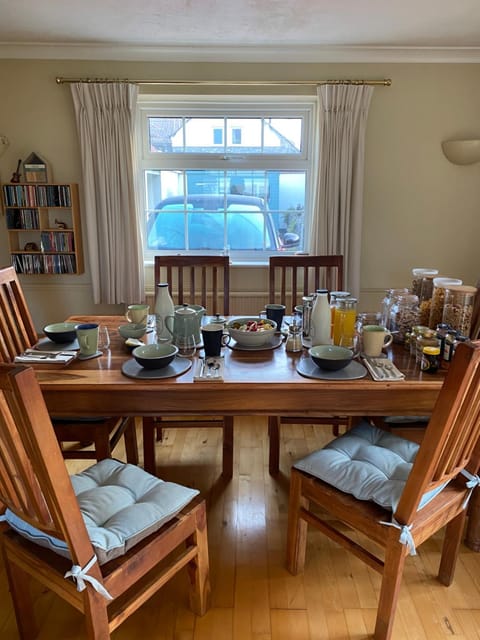 Dining area, Continental breakfast
