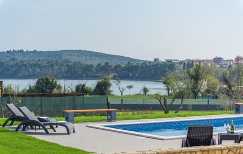 Sea View apartments with shared Pool Bed and Breakfast in Banjole