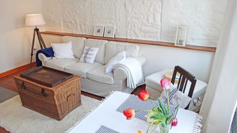 Living room, Photo of the whole room, Seating area