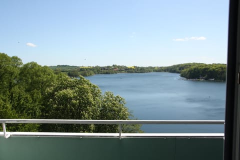 View (from property/room), Balcony/Terrace, Lake view