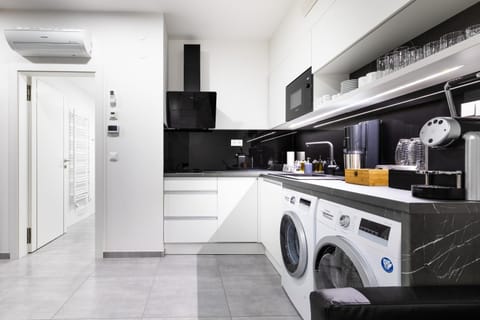 Coffee/tea facilities, dishwasher, stove, toaster, washing machine, dryer