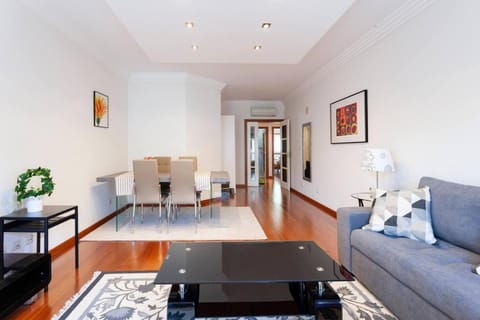 Living room, Photo of the whole room, Decorative detail, bunk bed