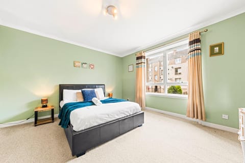 Three Bed Holiday Home in Glasgow Apartment in Glasgow