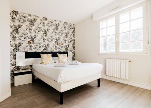 Bed, Photo of the whole room