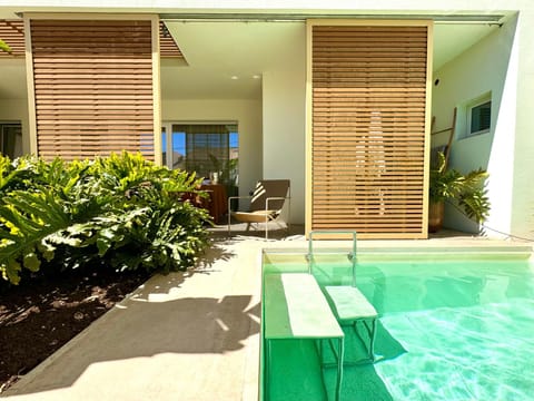 Swimming pool, Swimming pool