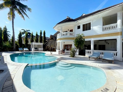 Property building, Pool view, Swimming pool, sunbed