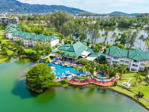 Property building, Bird's eye view, Swimming pool