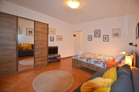 Living room, Photo of the whole room, Bedroom