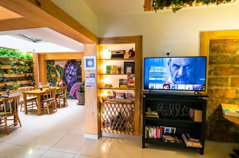 Communal lounge/ TV room, TV and multimedia, Living room, Dining area, Evening entertainment