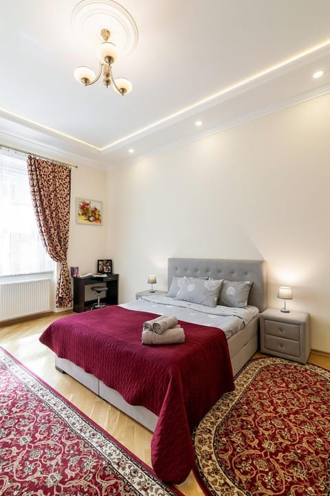 Photo of the whole room, Bedroom
