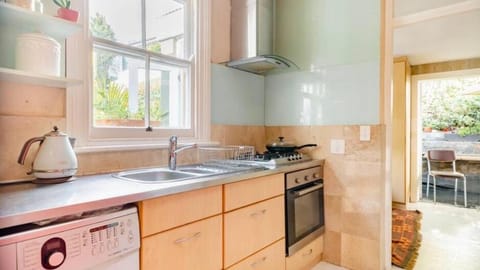 Gordons Guesthouse Bed and Breakfast in Cape Town