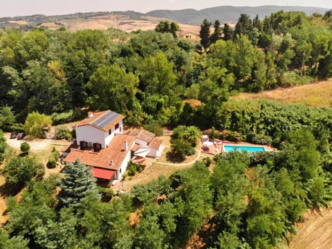 Property building, Natural landscape, Bird's eye view, Pool view, Swimming pool, Parking