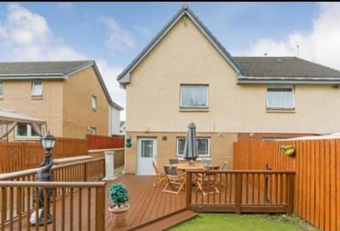 Silverburn new house with free parking and nice garden House in Glasgow