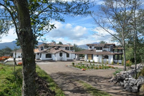 Property building, Natural landscape, Bird's eye view, Garden view, Mountain view, Parking