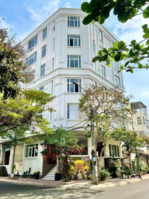 Property building, Day