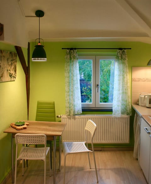 Decorative detail, Seating area, Dining area