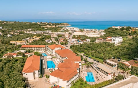 Property building, Day, Bird's eye view, Pool view, Swimming pool