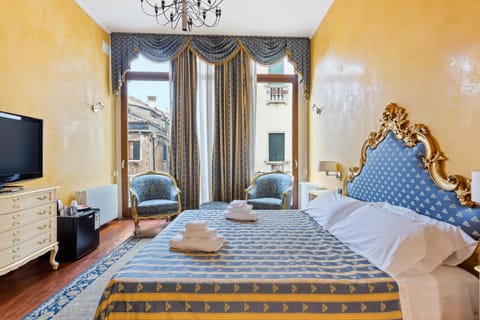 Top Venice Apartments and Rooms Ostreghe Bridge Bed and Breakfast in San Marco