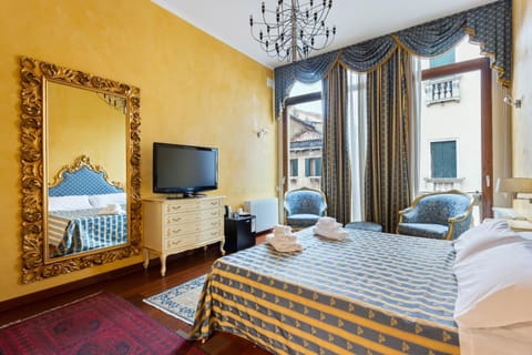 Top Venice Apartments and Rooms Ostreghe Bridge Bed and Breakfast in San Marco
