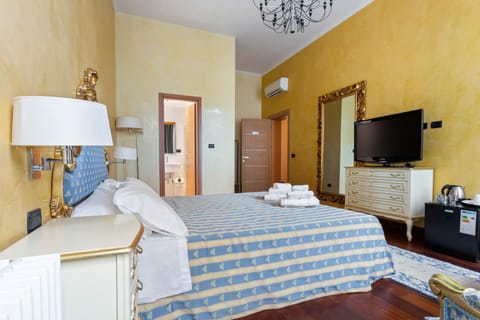 Top Venice Apartments and Rooms Ostreghe Bridge Bed and Breakfast in San Marco