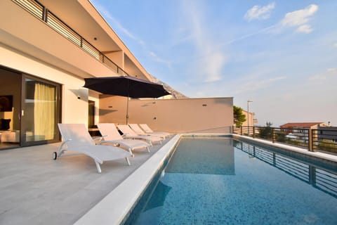 Balcony/Terrace, Swimming pool