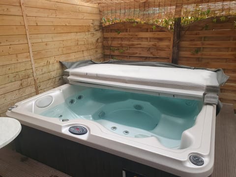 gite du grand étang 2 adultes, 2 enfants maxi Bed and Breakfast in Plouha