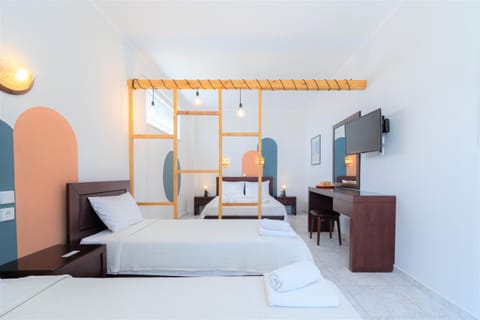 Communal lounge/ TV room, Bed, TV and multimedia, Photo of the whole room, Bedroom