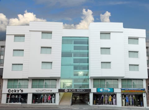 Property building, Nearby landmark, Facade/entrance, Property logo or sign, Location