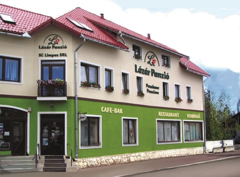 Facade/entrance
