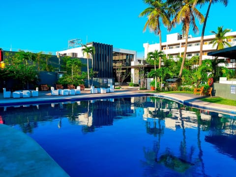 Swimming pool, Swimming pool