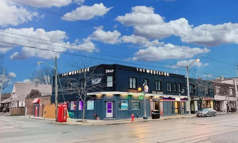 Property building, Facade/entrance, Neighbourhood, Area and facilities, Location