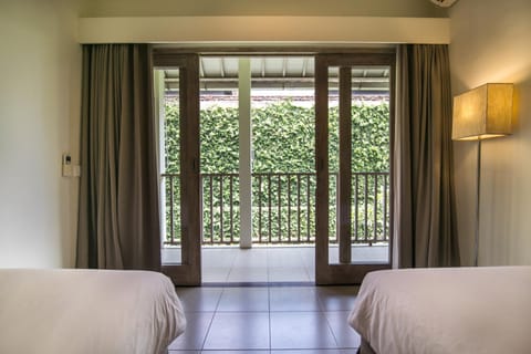 Bedroom, Garden view