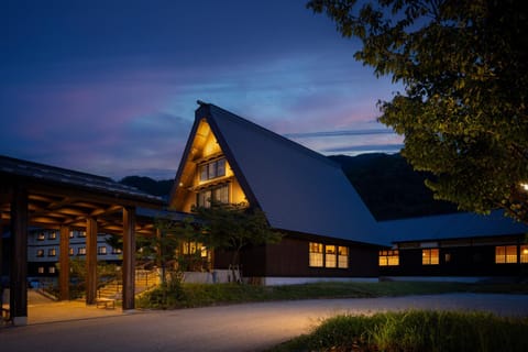 Property building, Facade/entrance, Night
