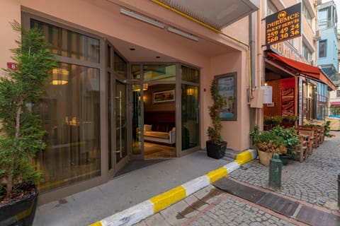 Property building, Facade/entrance
