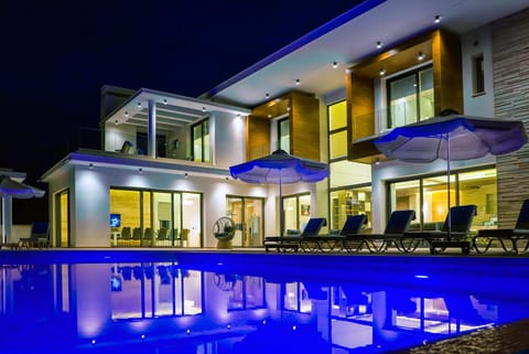 Property building, Swimming pool, Swimming pool