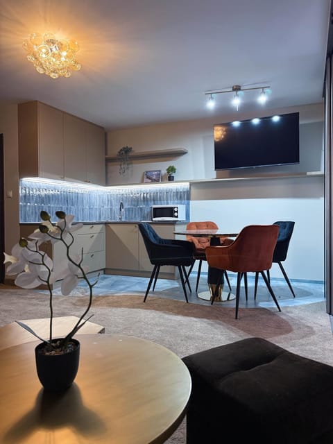 Kitchen or kitchenette, Living room, Dining area