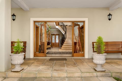 Thomson's Accommodation Bed and Breakfast in Cape Town