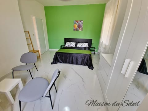 Photo of the whole room, Bedroom
