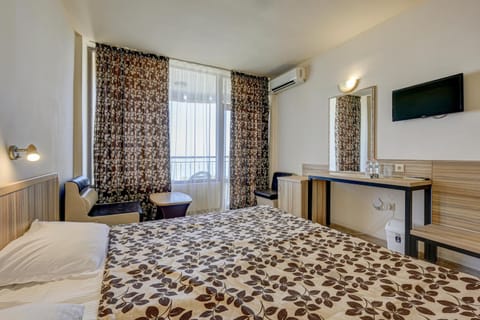 Bed, TV and multimedia, Photo of the whole room, Bedroom, air conditioner